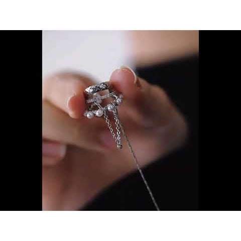 Eleganter Ear Cuff mit Kette – Einteilig