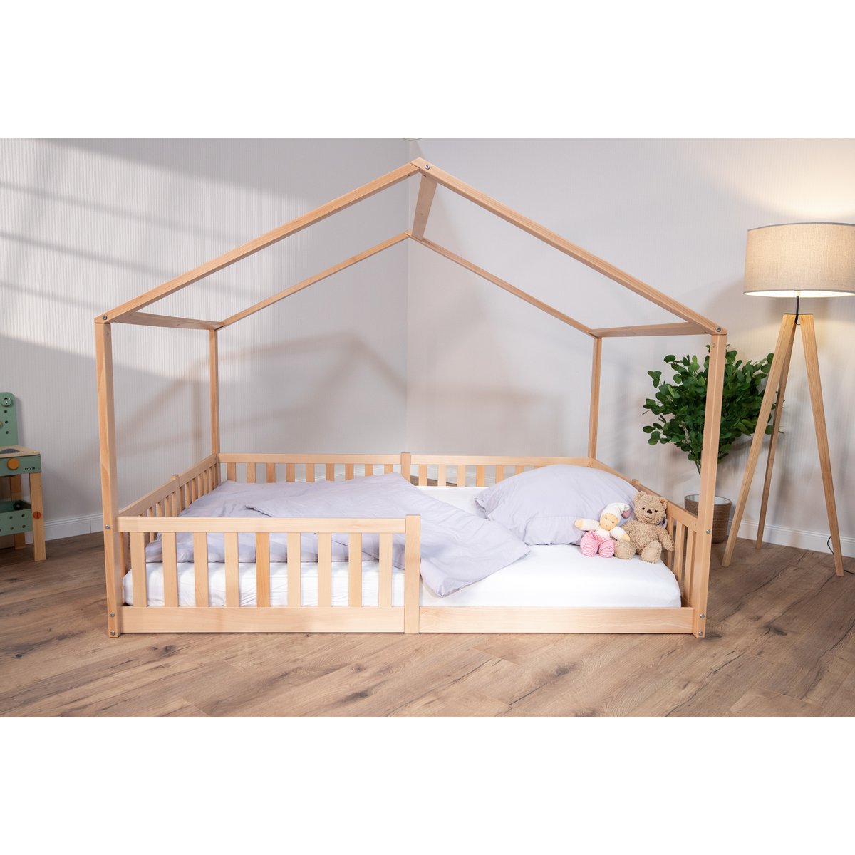 tiSsi® Bodenbett / Hausbett ENNO 140x200 cm Buche natur inkl. opt. Dach