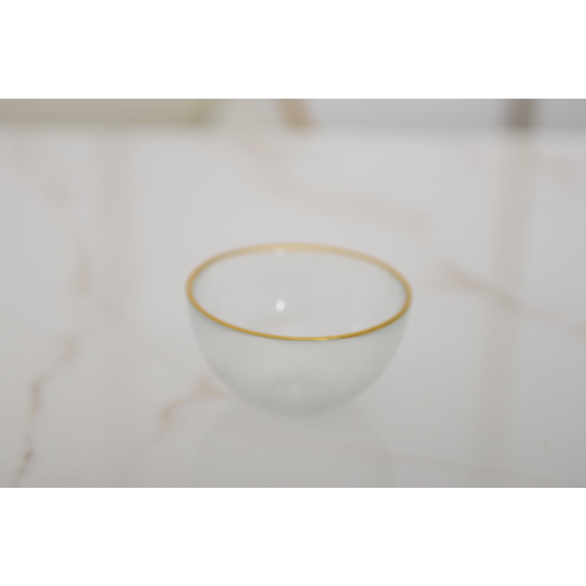 Glasschüssel mit Goldrand Detailansicht