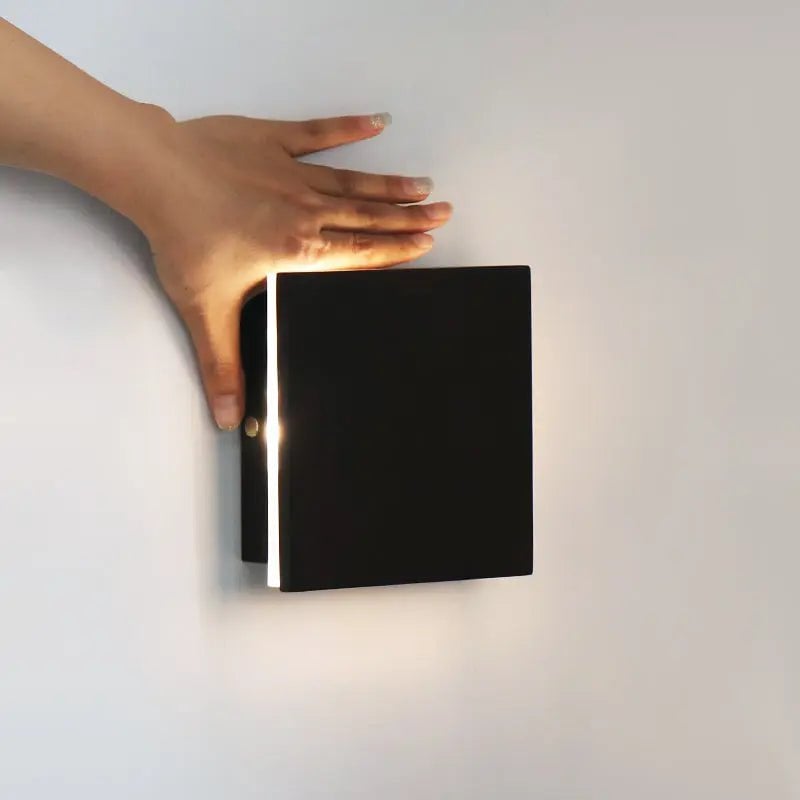 Lane Black kabellose Wandleuchte – wiederaufladbare und dimmbare Lampe aus Naturholz