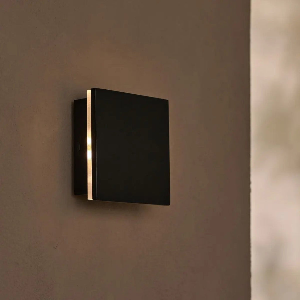 Lane Black kabellose Wandleuchte – wiederaufladbare und dimmbare Lampe aus Naturholz