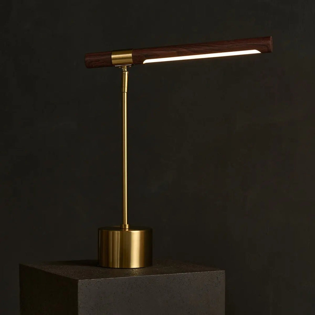 Livia goldene Metalllampe mit Holz – verstellbare LED, skandinavisches Design für Büro und Wohnzimmer