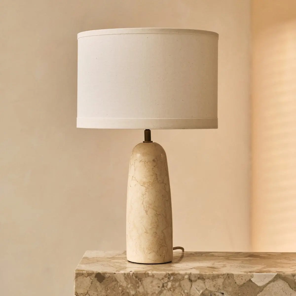 Charlotte Marmorlampe | Baumwollschirm und elegante Beleuchtung