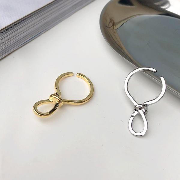 Minimalistischer Knoten-Ohr-Manschetten-Einteiler