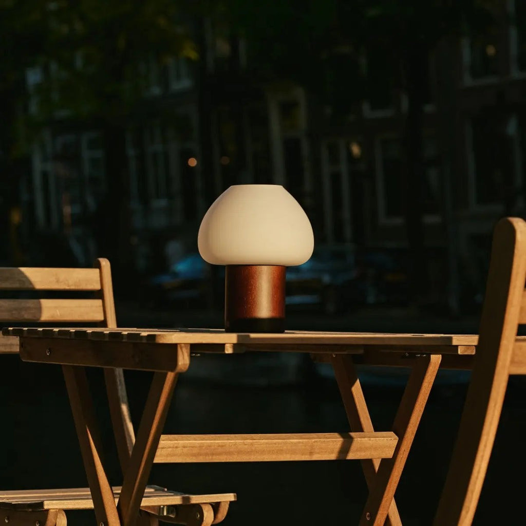 Fynn Dunkelbraune Holzlampe | Wiederaufladbar, dimmbar und stilvoll