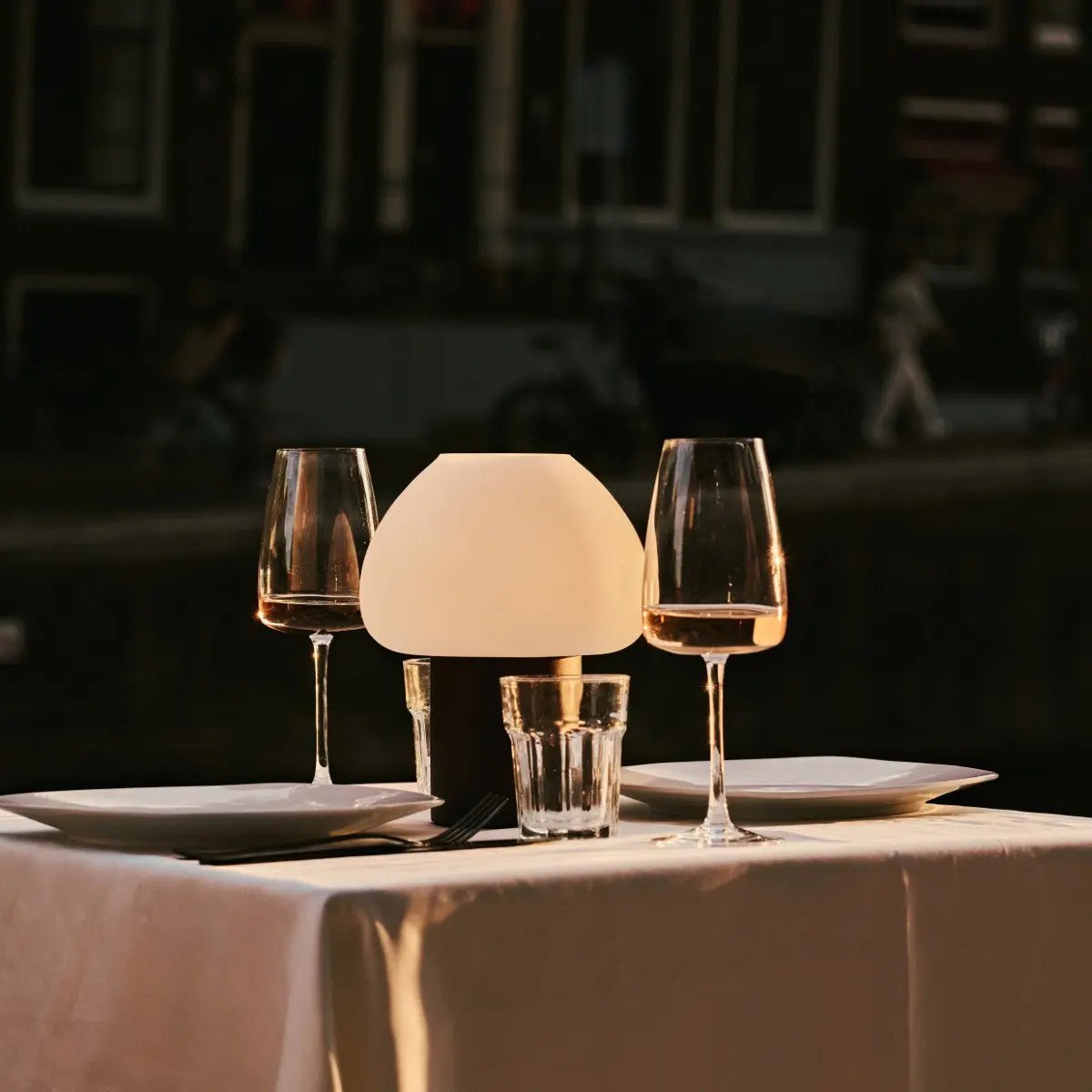 Fynn Dunkelbraune Holzlampe | Wiederaufladbar, dimmbar und stilvoll