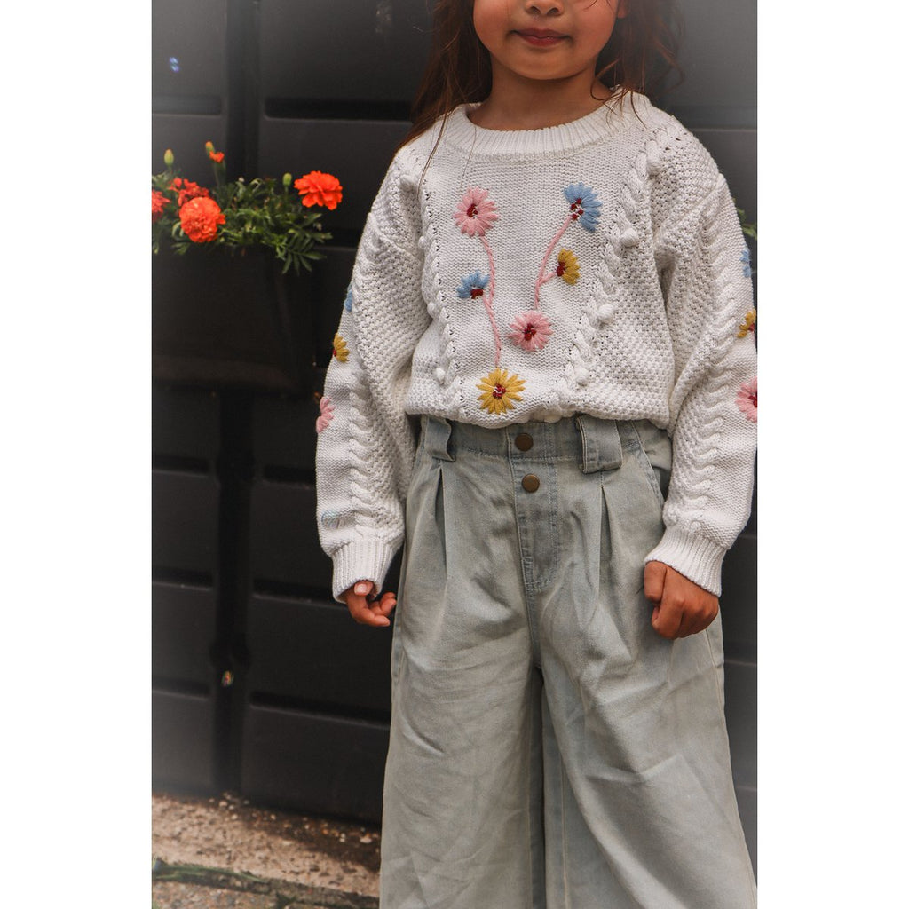 Millie Weißer Pullover mit Blumenstickerei