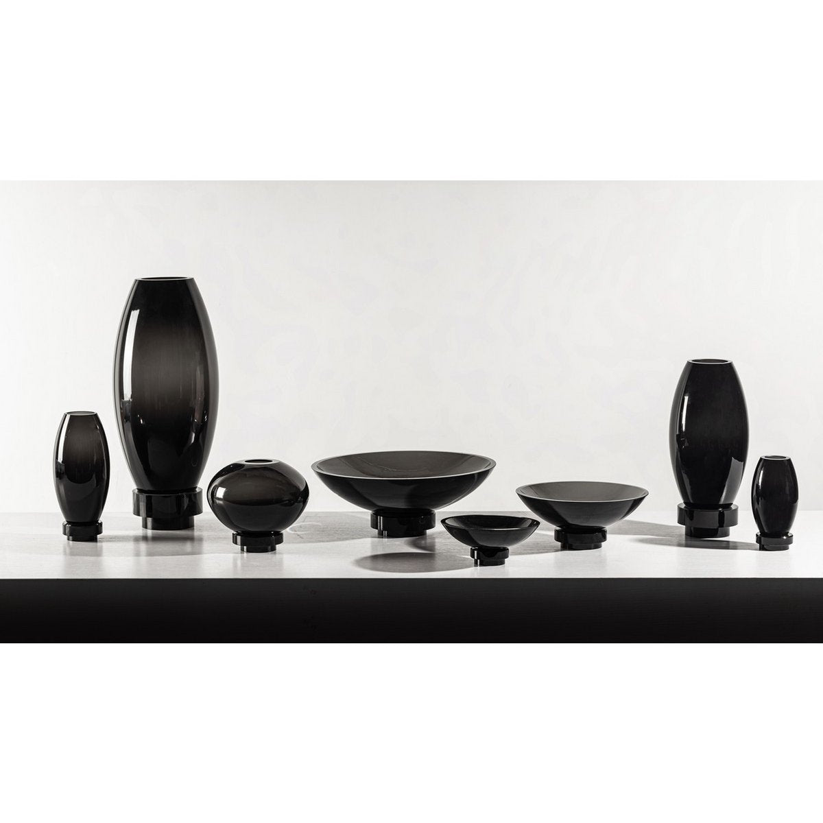 Kleine moderne Vase, innovatives Design, Rückseite aus hochwertigem Glas. RUD15ZW