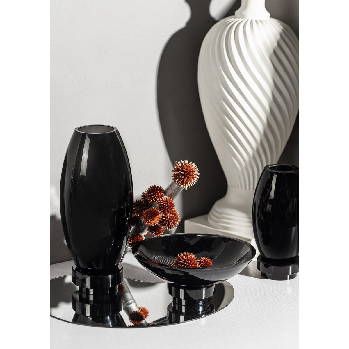 Kleine moderne Vase, innovatives Design, Rückseite aus hochwertigem Glas. RUD15ZW