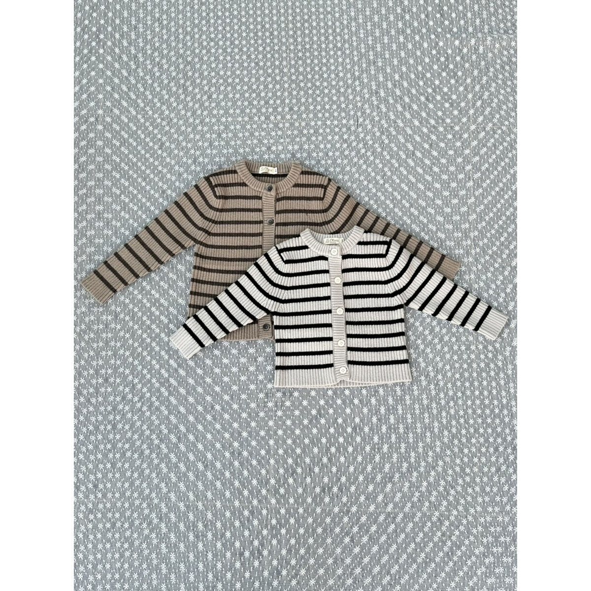 Strickjacke mit melierten Streifen