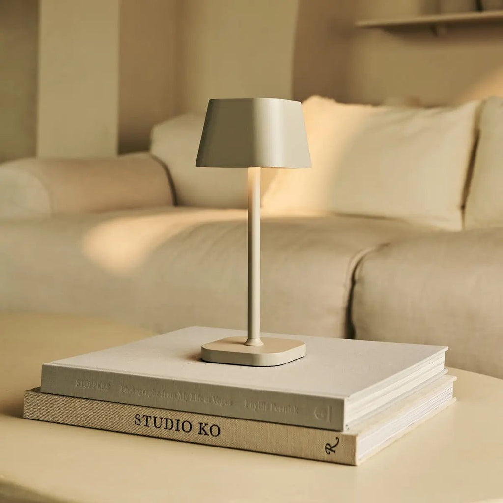 Ava Shadow Grey - wiederaufladbare Tischlampe | Stilvoll, schnurlos und dimmbar